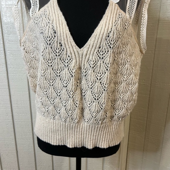 Maeve Anthropologie Scalloped Knit Vest, one size. - Picture 4 of 8